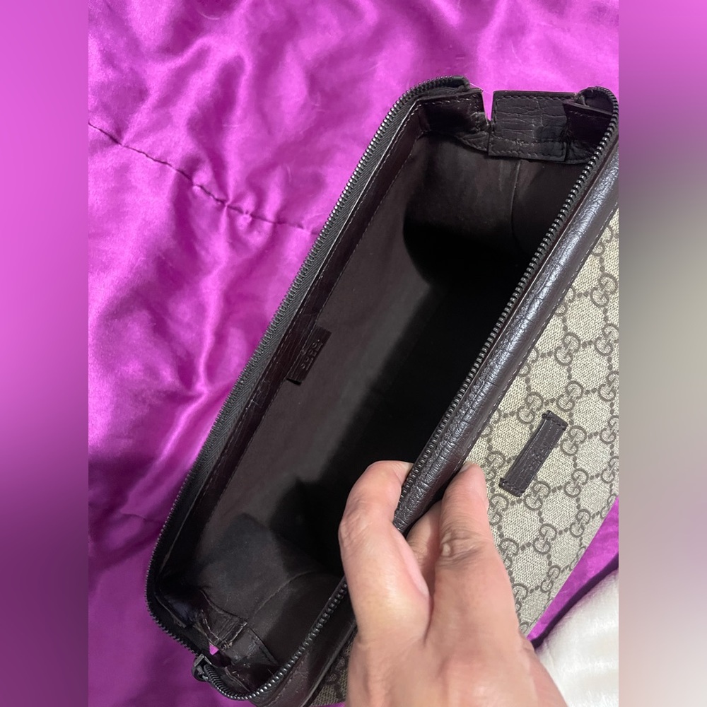 Gucci GG Supreme Tick Makeup/Toiletry Bag - Picture 5 of 17